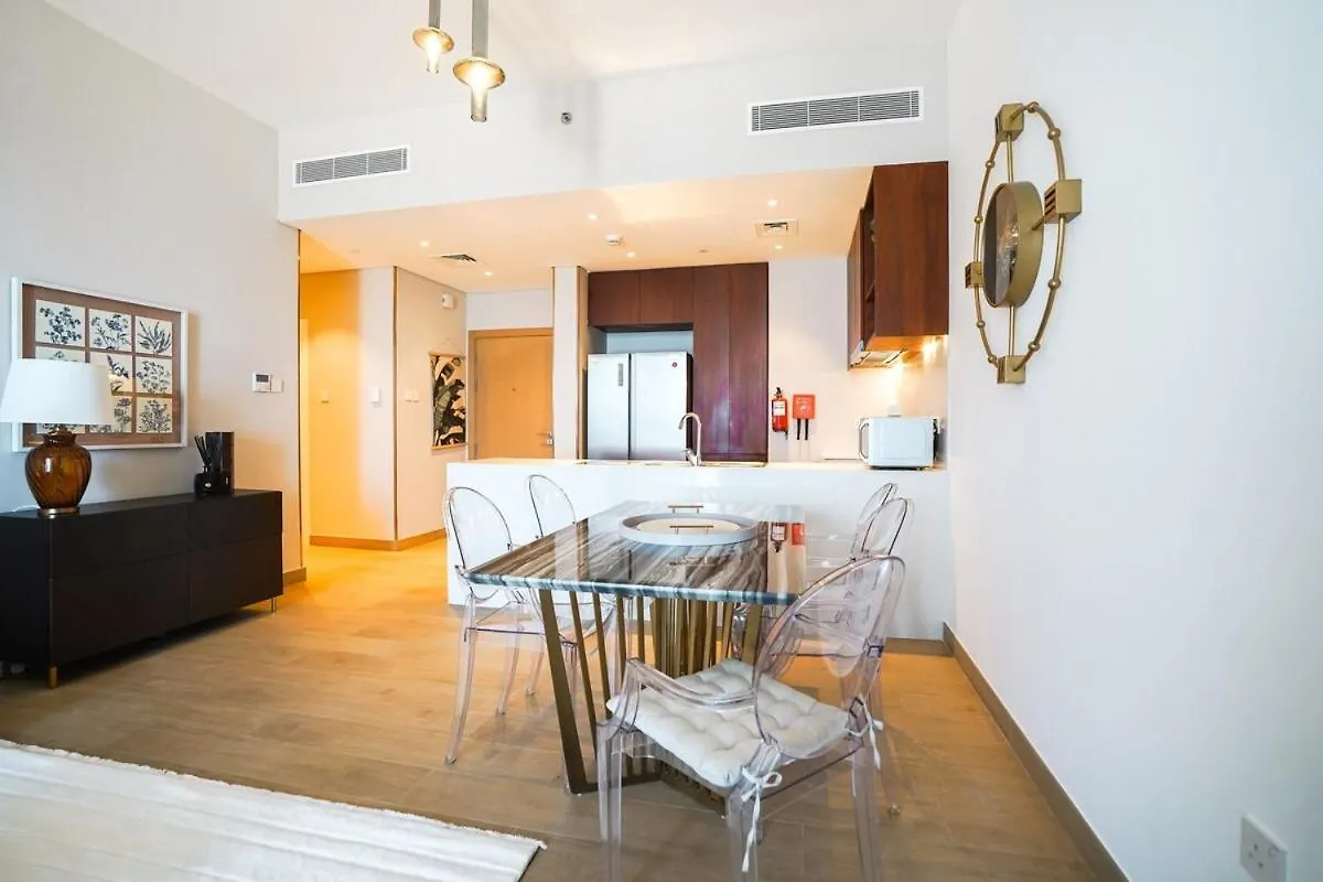 Sea View L Port De Lamer L Next To Beach L Perfect For 4 Dubai Apartment